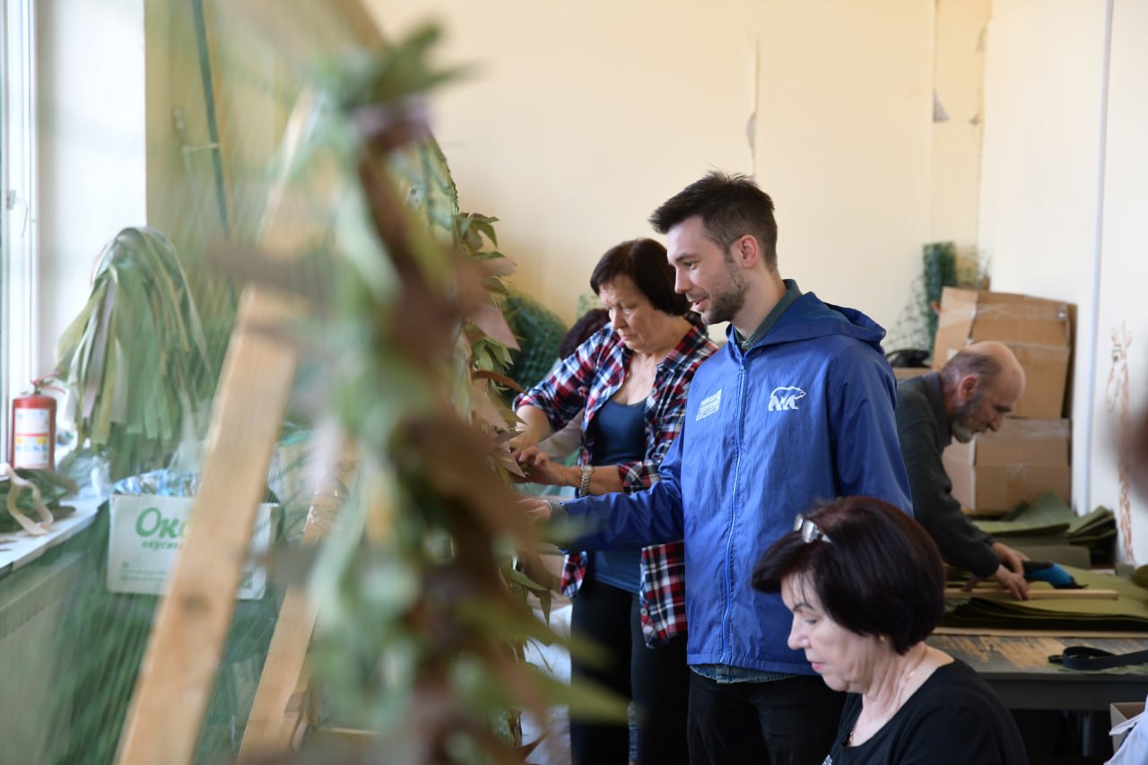 Депутат Государственной Думы Ирина Роднина передала материалы для плетения маскировочных сетей мастерицам в Яхроме Депутат Государственной Думы Ирина Роднина передала материалы для плетения маскировочных сетей мастерицам в Яхроме