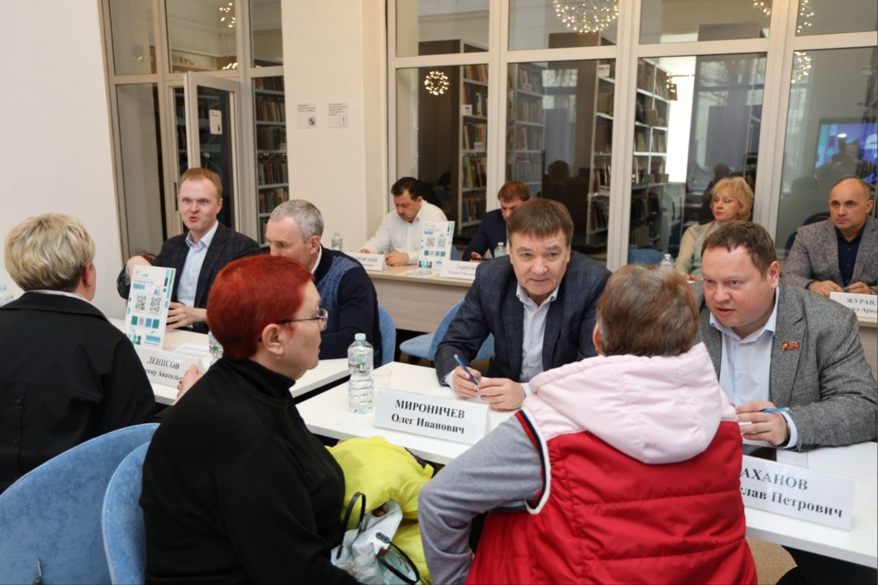 Выездной приём жителей. Открытый диалог с нашими жителями состоялся в Центральной городской библиотеке им. К.Г. Паустовского Выездной приём жителей. Открытый диалог с нашими жителями состоялся в Центральной городской библиотеке им. К.Г. Паустовского