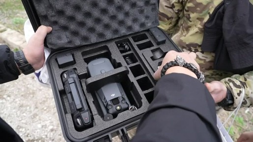 Станислав Каторов: Передали мастеру спорта международного класса, чемпиону Мира, профессиональному боксеру и кикбоксеру Алексею Папину партию важного технического оснащения и гуманитарного груза