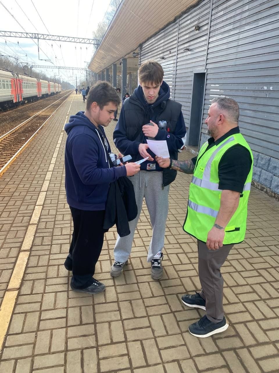 Безопасность на железной дороге: рейд на станции «Правда» Безопасность на железной дороге: рейд на станции «Правда»