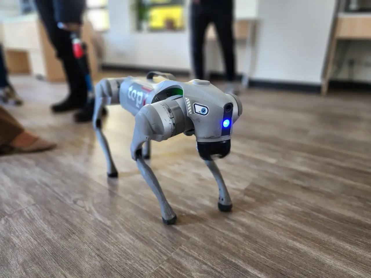 В Центре имени А.И. Мещерякова протестировали робота-собаку