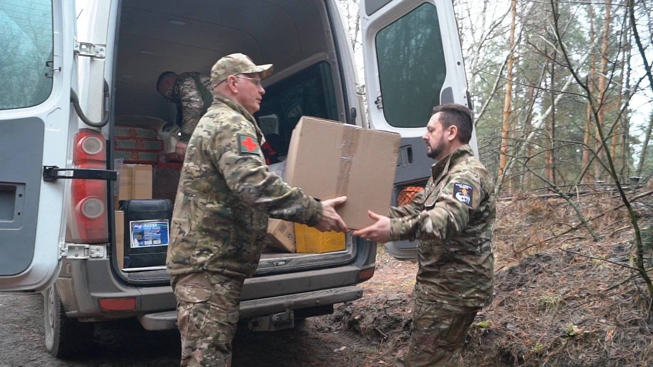 Станислав Каторов: В Луганске вместе с начальником Межрайонной инспекции Федеральной налоговой службы №14 Павлом Игоревичем Шагиным посетили подразделение Таманской дивизии Станислав Каторов: В Луганске вместе с начальником Межрайонной инспекции Федеральной налоговой службы №14 Павлом Игоревичем Шагиным посетили подразделение Таманской дивизии