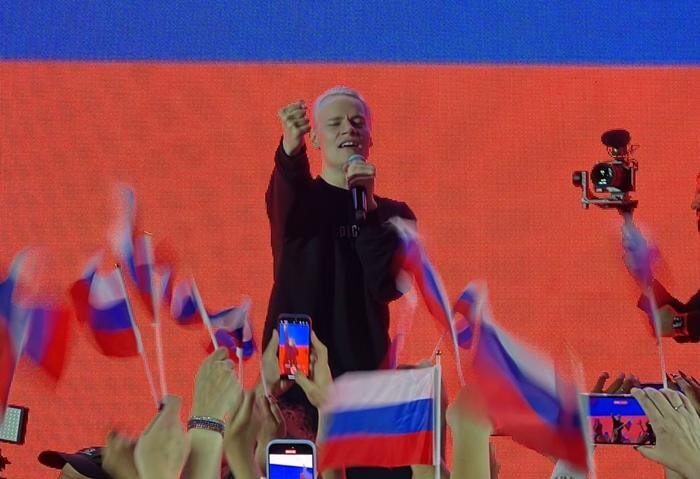 Артистам России разрешили использовать иностранные псевдонимы: что нужно знать