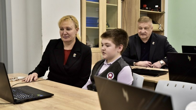 Школьники Солнечногорска научили управлять дроном чемпиона! Школьники Солнечногорска научили управлять дроном чемпиона!