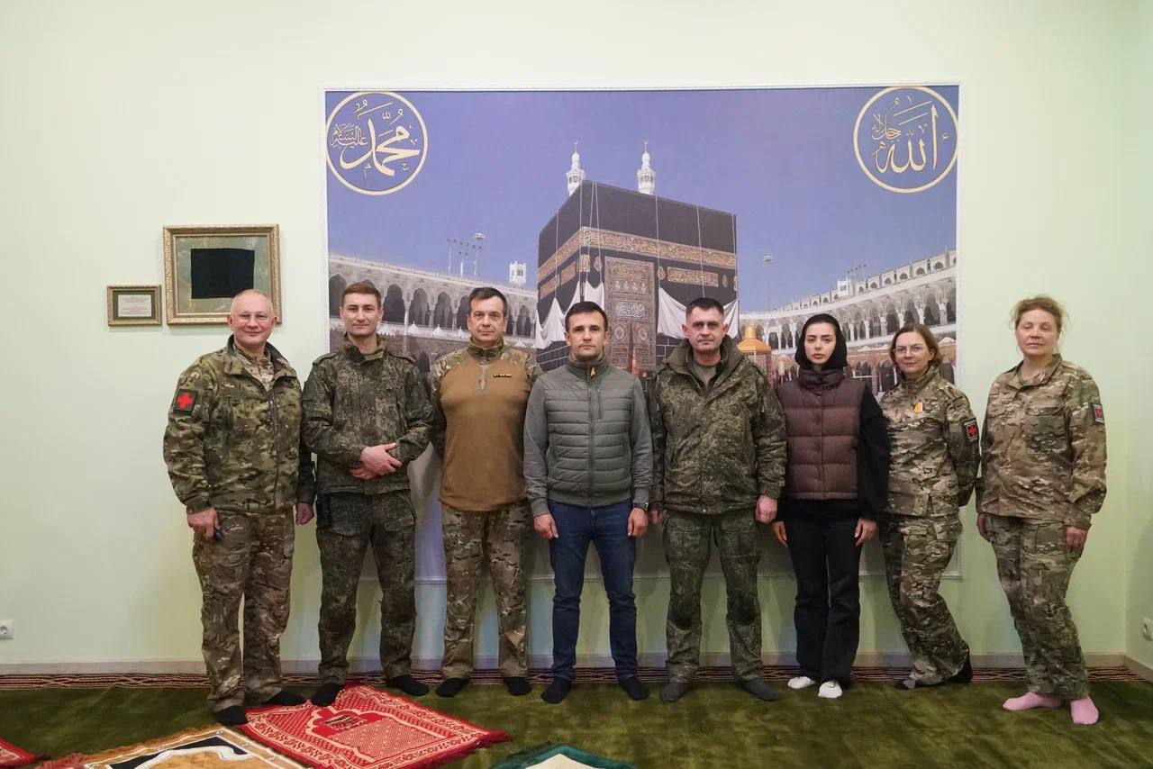 Станислав Каторов: В Луганске вместе с начальником Межрайонной инспекции Федеральной налоговой службы №14 Павлом Игоревичем Шагиным посетили подразделение Таманской дивизии Станислав Каторов: В Луганске вместе с начальником Межрайонной инспекции Федеральной налоговой службы №14 Павлом Игоревичем Шагиным посетили подразделение Таманской дивизии