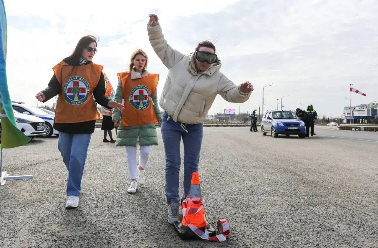 Госавтоинспекторы Дубны совместно с врачами городской больницы организовали мероприятие, направленное на профилактику ДТП с участием водителей в состоянии опьянения