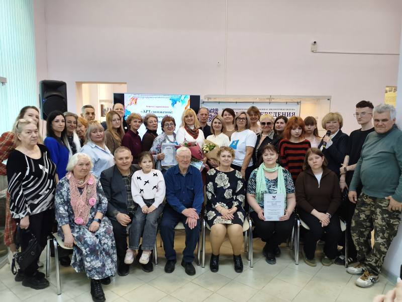 В Отделе краеведения Центральной библиотеки имени Инны Гофф состоялась встреча с творческим союзом воскресенских художников «АРТ-движение», приуроченная к 4-летию со Дня образования коллектива
