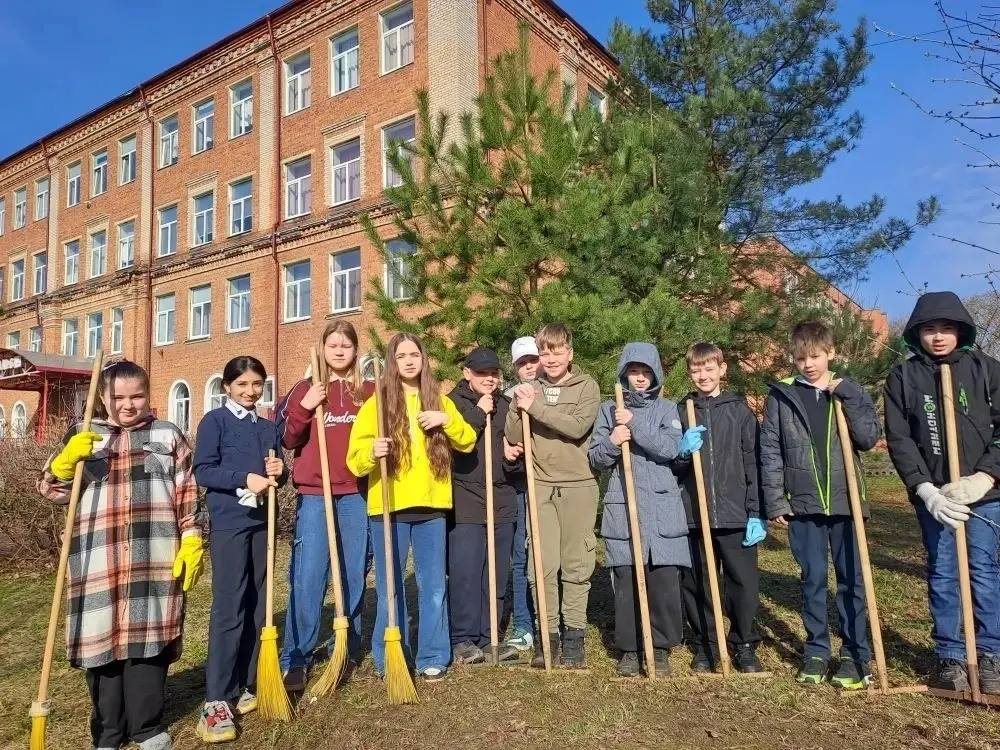 Руслан Заголовацкий: Не дожидаясь общеокружного апрельского субботника, уже приступили к комплексному наведению порядка на территории округа Руслан Заголовацкий: Не дожидаясь общеокружного апрельского субботника, уже приступили к комплексному наведению порядка на территории округа