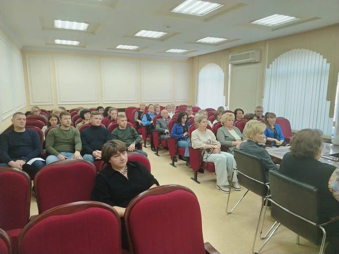 СТУПИНО. Провёл рабочую встречу с руководителями первичных отделений «Единой России» и лидерами общественного мнения округа СТУПИНО. Провёл рабочую встречу с руководителями первичных отделений «Единой России» и лидерами общественного мнения округа