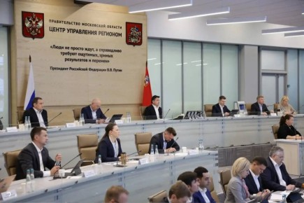 На еженедельном совещании с губернатором Подмосковья Андреем Воробьёвым обсудили благоустройство знаковых общественных пространств и переход дорожных служб на летний режим