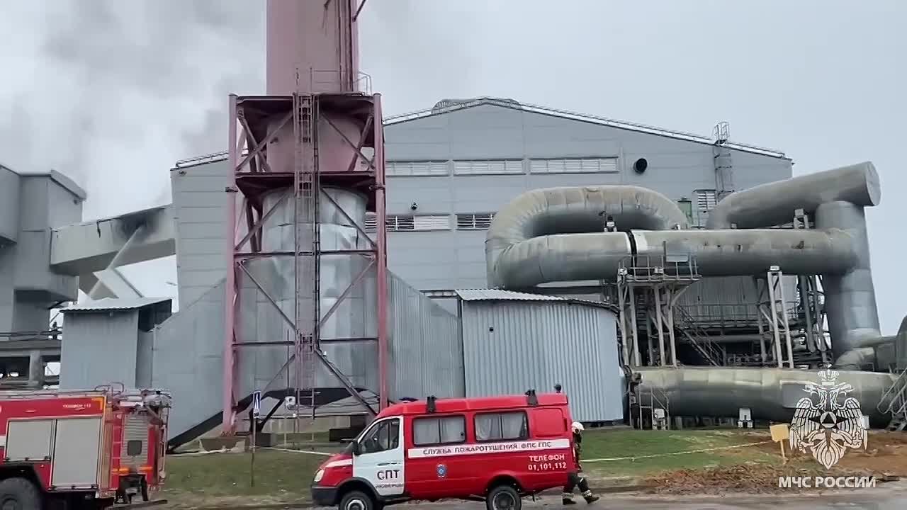 Огнеборцы локализовали возгорание на стекольном завод в Жуково