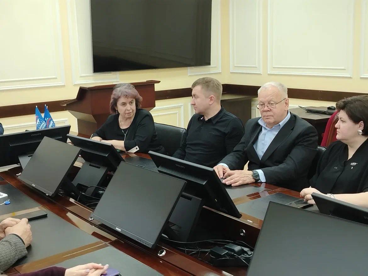 СТУПИНО. Провёл рабочую встречу с руководителями первичных отделений «Единой России» и лидерами общественного мнения округа СТУПИНО. Провёл рабочую встречу с руководителями первичных отделений «Единой России» и лидерами общественного мнения округа