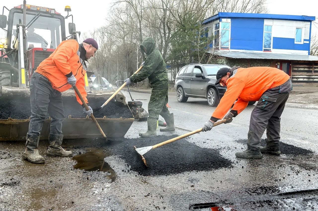 Григорий Артамонов: Продолжается наведение порядка на дорогах после зимы Григорий Артамонов: Продолжается наведение порядка на дорогах после зимы