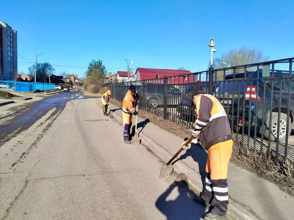 Руслан Заголовацкий: Не дожидаясь общеокружного апрельского субботника, уже приступили к комплексному наведению порядка на территории округа Руслан Заголовацкий: Не дожидаясь общеокружного апрельского субботника, уже приступили к комплексному наведению порядка на территории округа