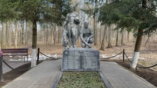 Офицеры Главного военного следственного управления СК России привели в порядок территорию воинского захоронения в Московской области