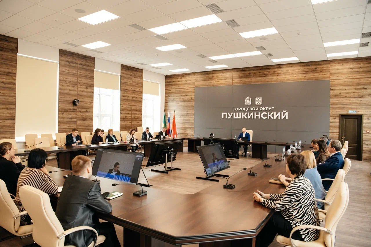 Максим Красноцветов: Сегодня прошло еженедельное совещание под председательством Андрея Воробьева Максим Красноцветов: Сегодня прошло еженедельное совещание под председательством Андрея Воробьева