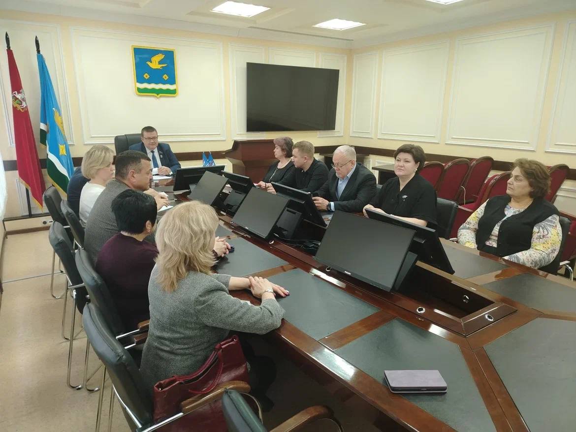 СТУПИНО. Провёл рабочую встречу с руководителями первичных отделений «Единой России» и лидерами общественного мнения округа СТУПИНО. Провёл рабочую встречу с руководителями первичных отделений «Единой России» и лидерами общественного мнения округа