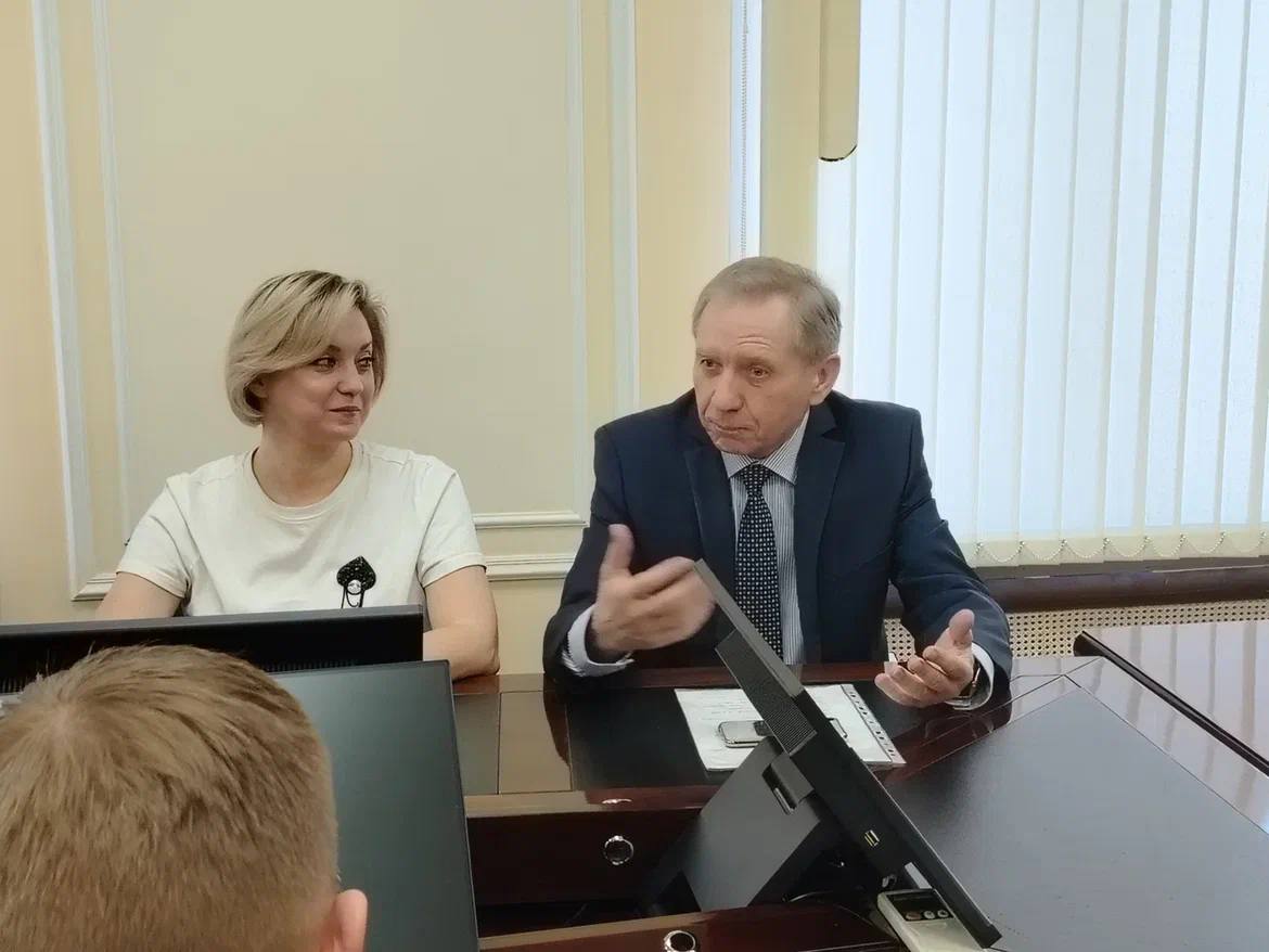 СТУПИНО. Провёл рабочую встречу с руководителями первичных отделений «Единой России» и лидерами общественного мнения округа СТУПИНО. Провёл рабочую встречу с руководителями первичных отделений «Единой России» и лидерами общественного мнения округа