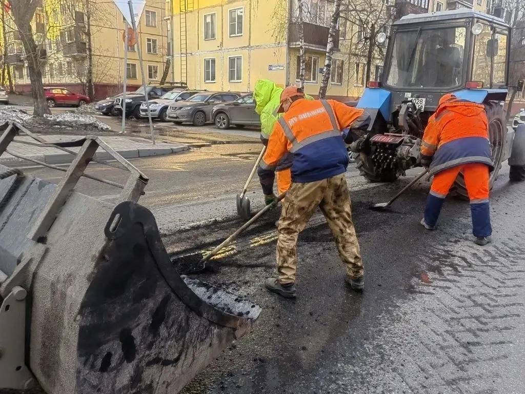 Более 4 тысяч ям ликвидировали на дорогах Люберец с начала весны Более 4 тысяч ям ликвидировали на дорогах Люберец с начала весны