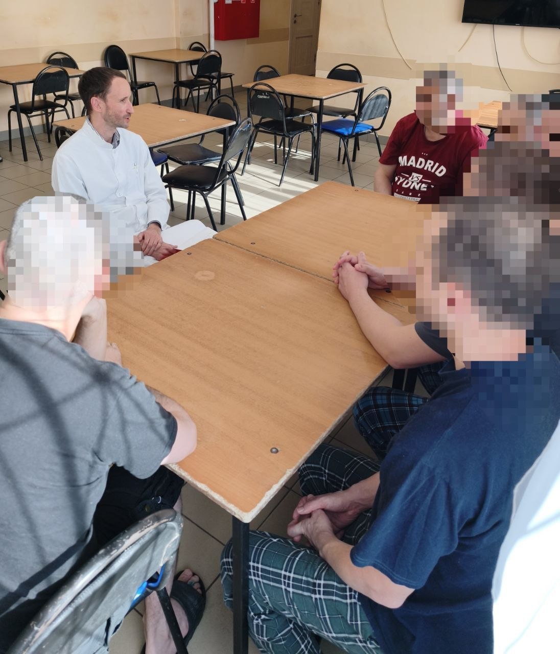 В отделении № 2 ГБУЗ МО ПБ2 им.В.И.Яковенко психолог Крючков Дмитрий Георгиевич при участии медицинского персонала отделения провели практический тренинг для пациентов на тему «Основы социального взаимодействия» В отделении № 2 ГБУЗ МО ПБ2 им.В.И.Яковенко психолог Крючков Дмитрий Георгиевич при участии медицинского персонала отделения провели практический тренинг для пациентов на тему «Основы социального взаимодействия»