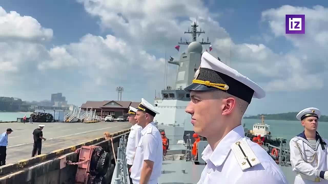 Отряд кораблей Тихоокеанского флота России совершил деловой заход в порт Сиануквиль Королевства Камбоджа