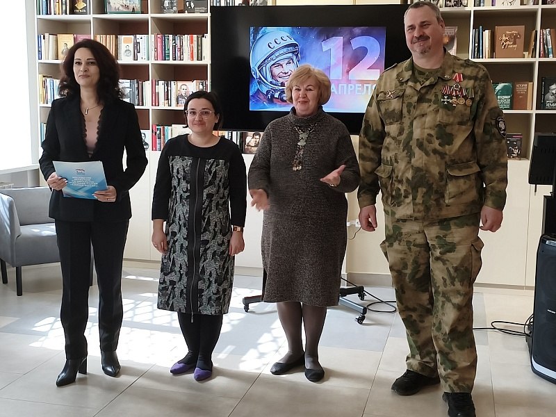 7 апреля в отделе обслуживания Центральной библиотеки им. Инны Гофф прошёл краеведческий час «Космос далёкий и близкий», посвященный 65 - летию полёта первого человека в космос 7 апреля в отделе обслуживания Центральной библиотеки им. Инны Гофф прошёл краеведческий час «Космос далёкий и близкий», посвященный 65 - летию полёта первого человека в космос