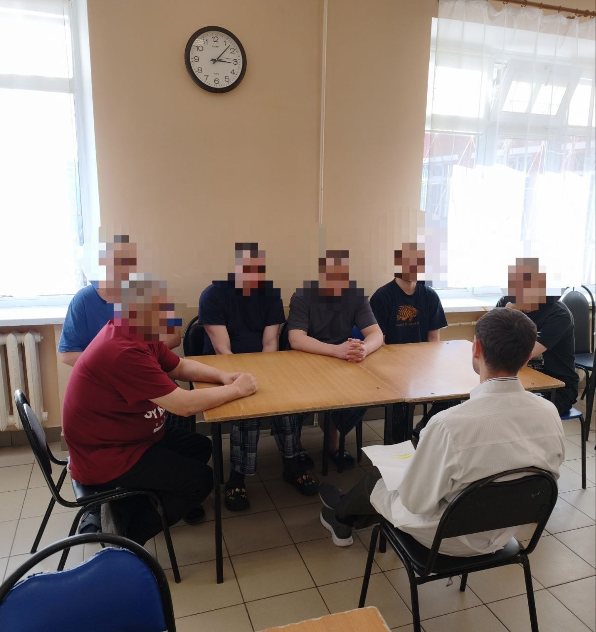 В отделении № 2 ГБУЗ МО ПБ2 им.В.И.Яковенко психолог Крючков Дмитрий Георгиевич при участии медицинского персонала отделения провели практический тренинг для пациентов на тему «Основы социального взаимодействия» В отделении № 2 ГБУЗ МО ПБ2 им.В.И.Яковенко психолог Крючков Дмитрий Георгиевич при участии медицинского персонала отделения провели практический тренинг для пациентов на тему «Основы социального взаимодействия»