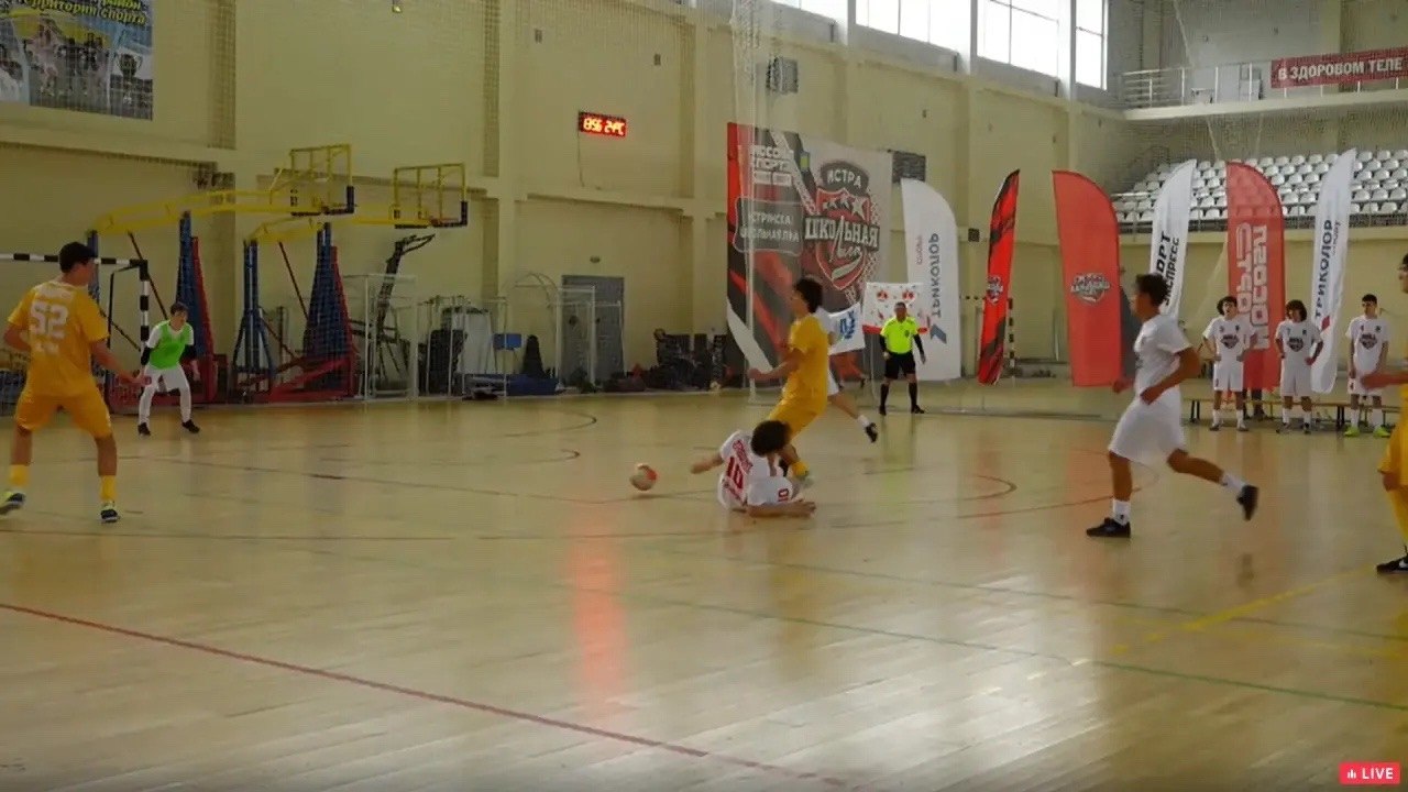 Юные долгопрудненцы сразились за выход в финал Школьной лиги по футзалу Юные долгопрудненцы сразились за выход в финал Школьной лиги по футзалу