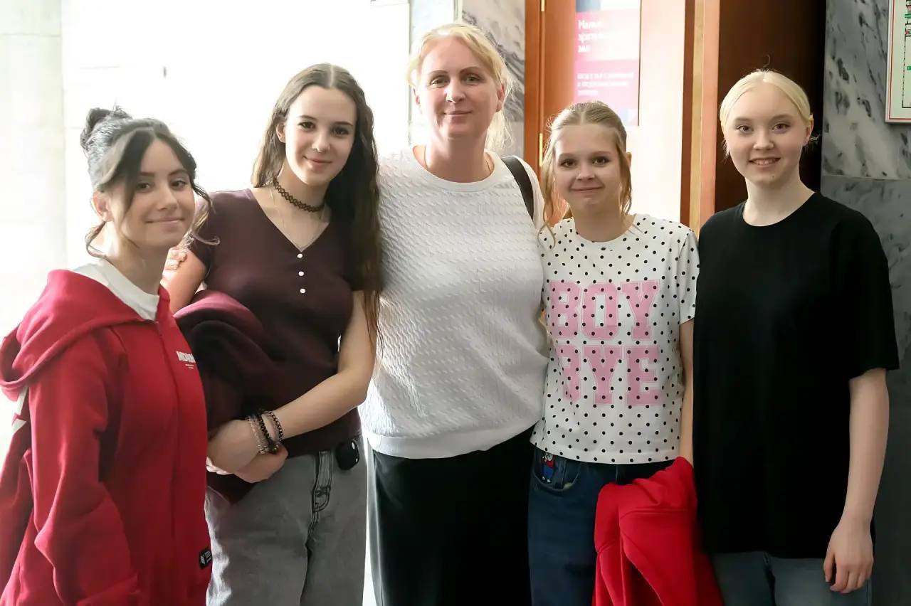 В ДК «Октябрь» стартовал первый день открытого театрального фестиваля В ДК «Октябрь» стартовал первый день открытого театрального фестиваля