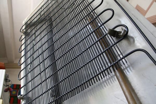 Почему ваш холодильник требует больше электроэнергии: ловушки в недостаточной чистоте