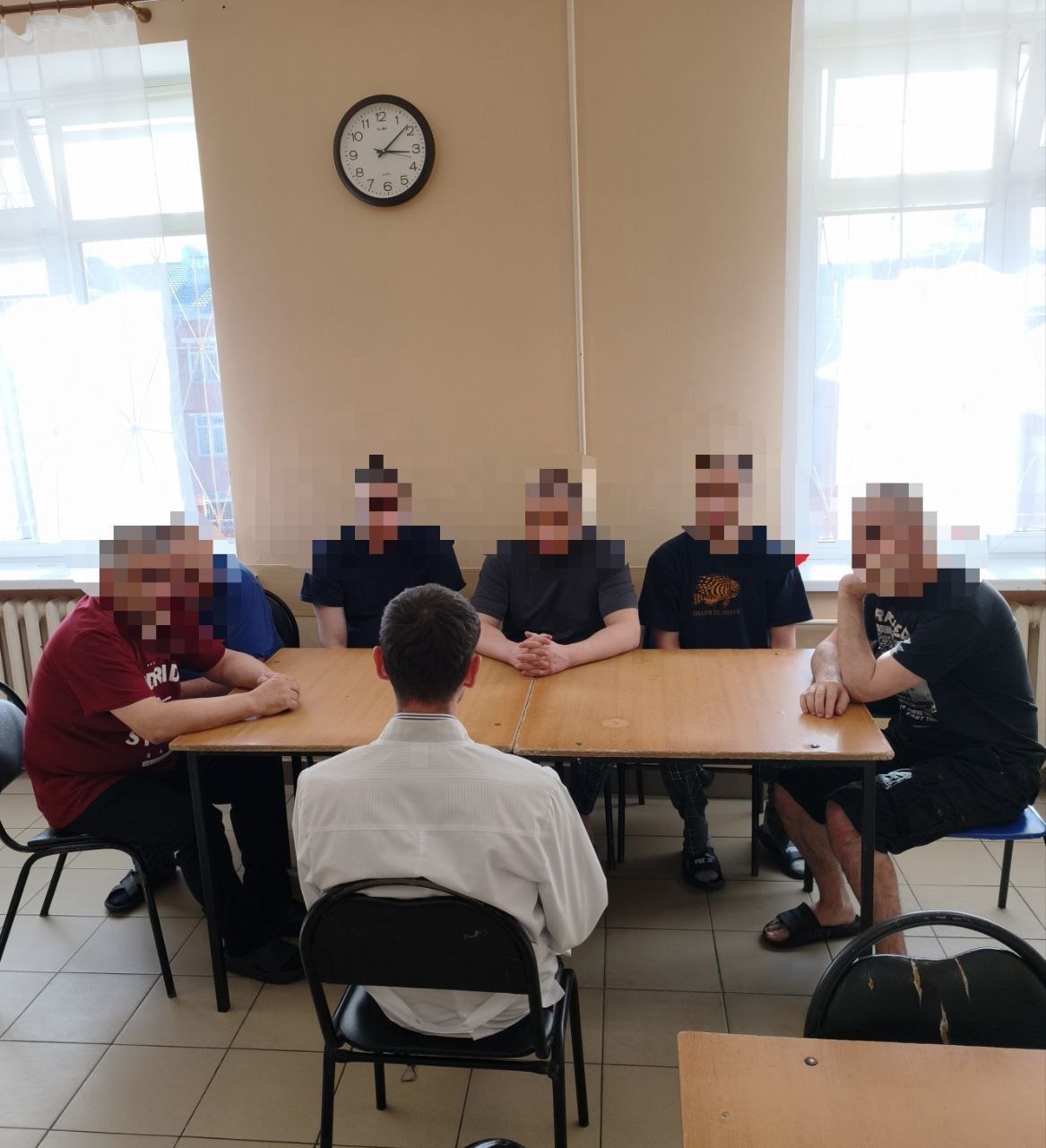 В отделении № 2 ГБУЗ МО ПБ2 им.В.И.Яковенко психолог Крючков Дмитрий Георгиевич при участии медицинского персонала отделения провели практический тренинг для пациентов на тему «Основы социального взаимодействия»