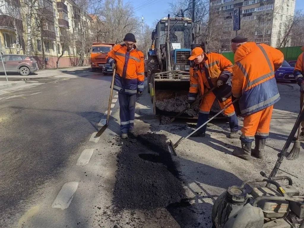 Более 4 тысяч ям ликвидировали на дорогах Люберец с начала весны