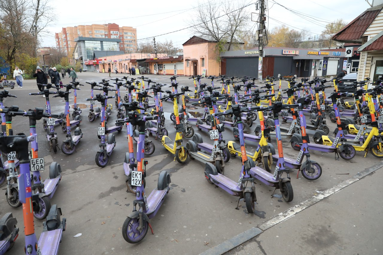 Первые шаги: в Долгопрудном ограничат места парковки электросамокатов Первые шаги: в Долгопрудном ограничат места парковки электросамокатов