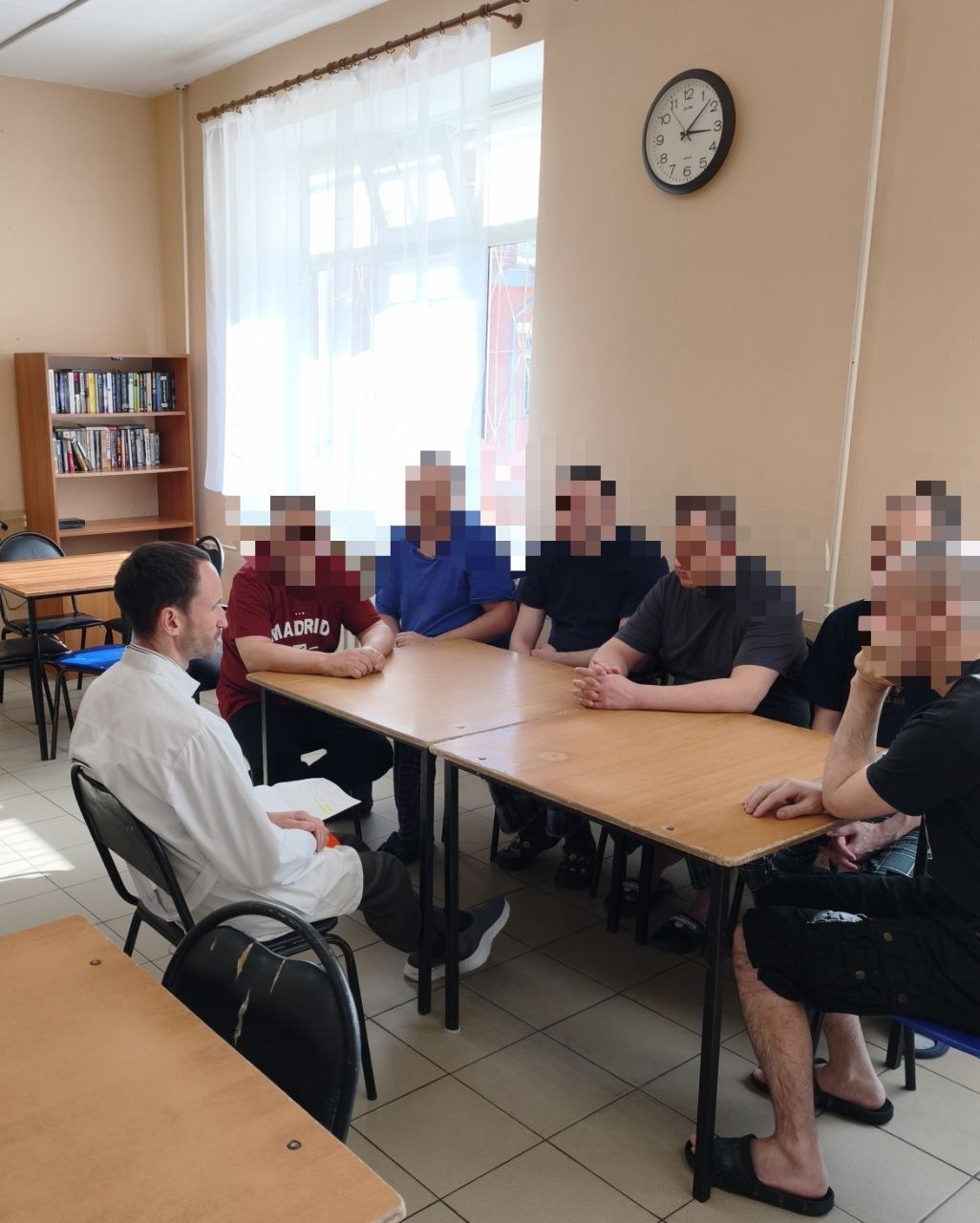 В отделении № 2 ГБУЗ МО ПБ2 им.В.И.Яковенко психолог Крючков Дмитрий Георгиевич при участии медицинского персонала отделения провели практический тренинг для пациентов на тему «Основы социального взаимодействия» В отделении № 2 ГБУЗ МО ПБ2 им.В.И.Яковенко психолог Крючков Дмитрий Георгиевич при участии медицинского персонала отделения провели практический тренинг для пациентов на тему «Основы социального взаимодействия»