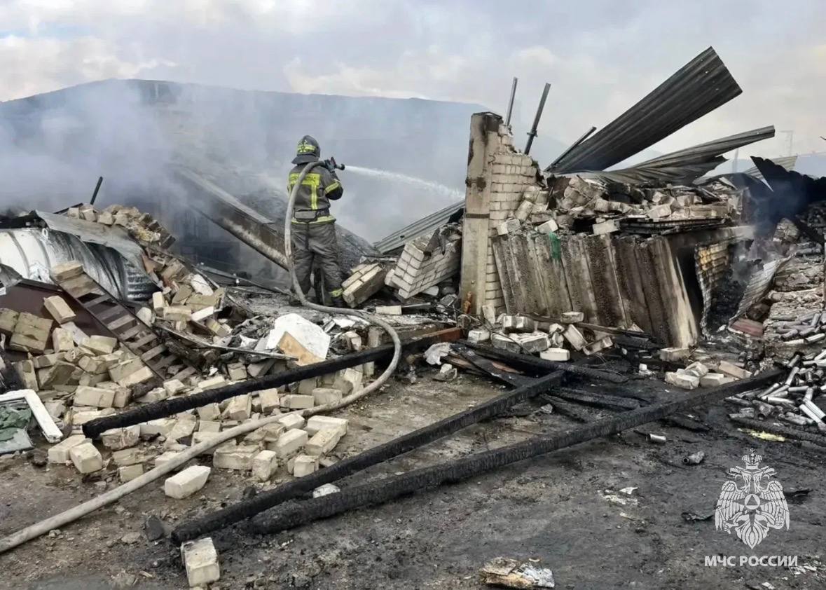 Огнеборцы локализовали пожар в производственном цеху в Орехово-Зуево Огнеборцы локализовали пожар в производственном цеху в Орехово-Зуево