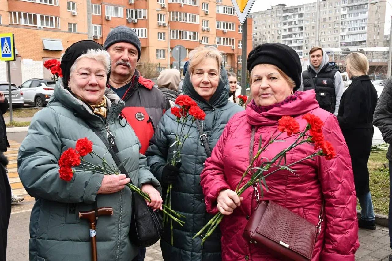 В Жуковском почтили память Героя Советского Союза, заслуженного летчика-испытателя СССР и летчика-космонавта Игоря Волка В Жуковском почтили память Героя Советского Союза, заслуженного летчика-испытателя СССР и летчика-космонавта Игоря Волка