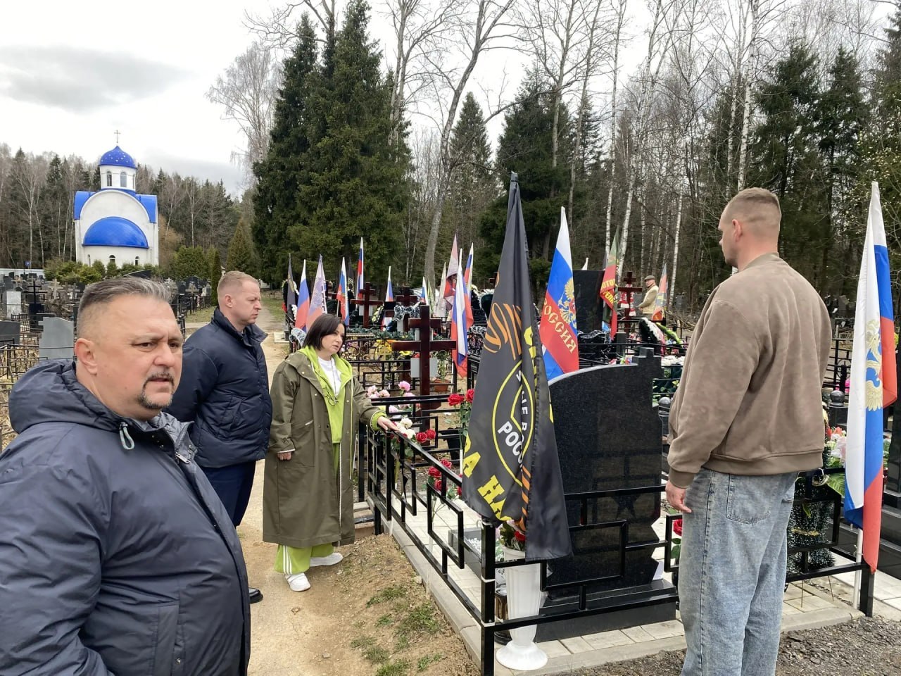 В рамках подготовки к православным праздникам - Пасхе и Радонице - глава округа Максим Красноцветов дал поручение привести в порядок все места захоронений