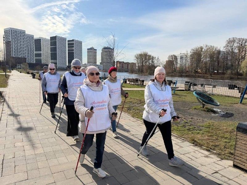 На регулярной основе три раза в неделю долголеты занимаются северной ходьбой, сообщили в Министерстве социального развития Московской области На регулярной основе три раза в неделю долголеты занимаются северной ходьбой, сообщили в Министерстве социального развития Московской области