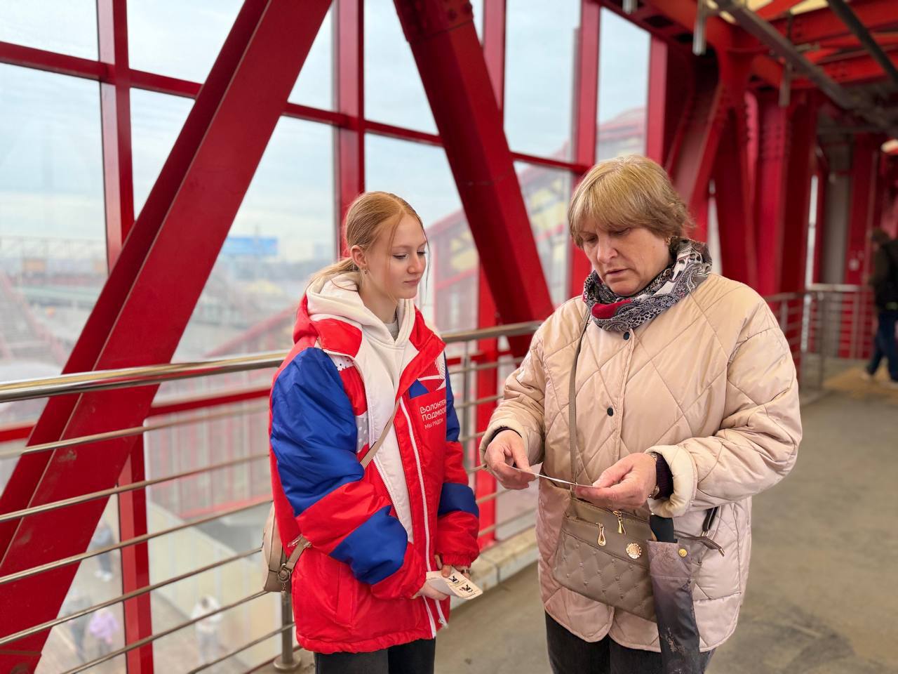 В Ленинском городском округе активисты движения «Волонтёры Подмосковья» провели информационную акцию «Безопасность на транспорте» на железнодорожной станции Расторгуево В Ленинском городском округе активисты движения «Волонтёры Подмосковья» провели информационную акцию «Безопасность на транспорте» на железнодорожной станции Расторгуево