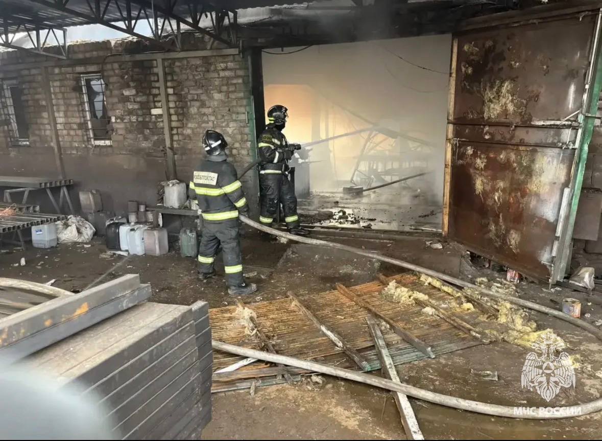 Огнеборцы локализовали пожар в производственном цеху в Орехово-Зуево Огнеборцы локализовали пожар в производственном цеху в Орехово-Зуево