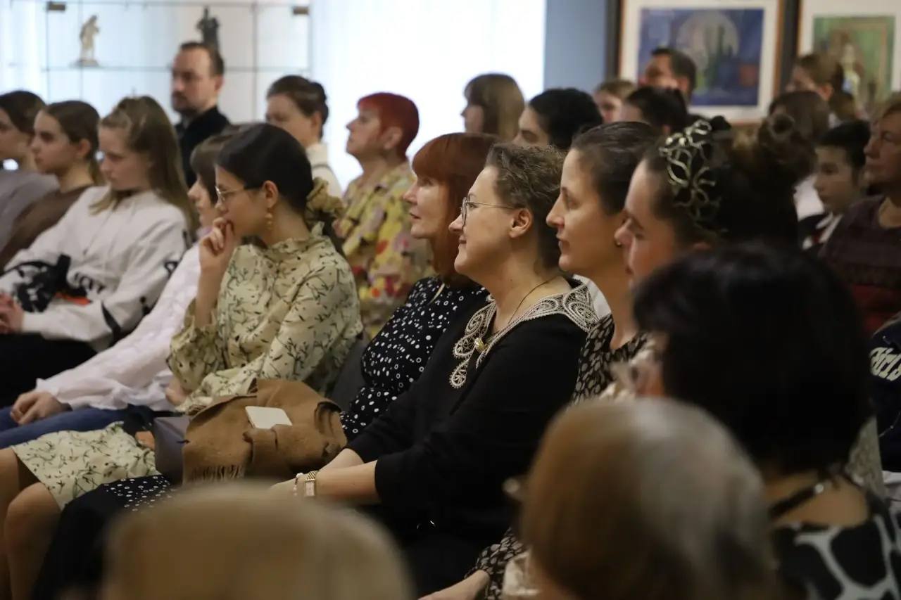 Сегодня в Музейно-выставочном центре Серпухова прошло закрытие Московской областной выставки-конкурса «Серпуховская мозаика» - и торжественное награждение лауреатов Сегодня в Музейно-выставочном центре Серпухова прошло закрытие Московской областной выставки-конкурса «Серпуховская мозаика» - и торжественное награждение лауреатов