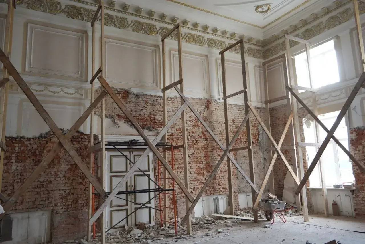 Во Дворце торжеств «Центральный» приступили к кровельным работам Во Дворце торжеств «Центральный» приступили к кровельным работам