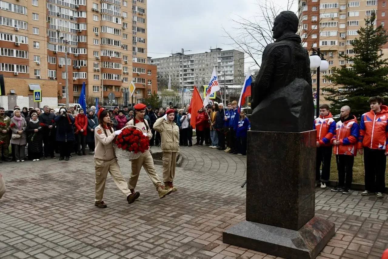 В Жуковском почтили память Героя Советского Союза, заслуженного летчика-испытателя СССР и летчика-космонавта Игоря Волка В Жуковском почтили память Героя Советского Союза, заслуженного летчика-испытателя СССР и летчика-космонавта Игоря Волка