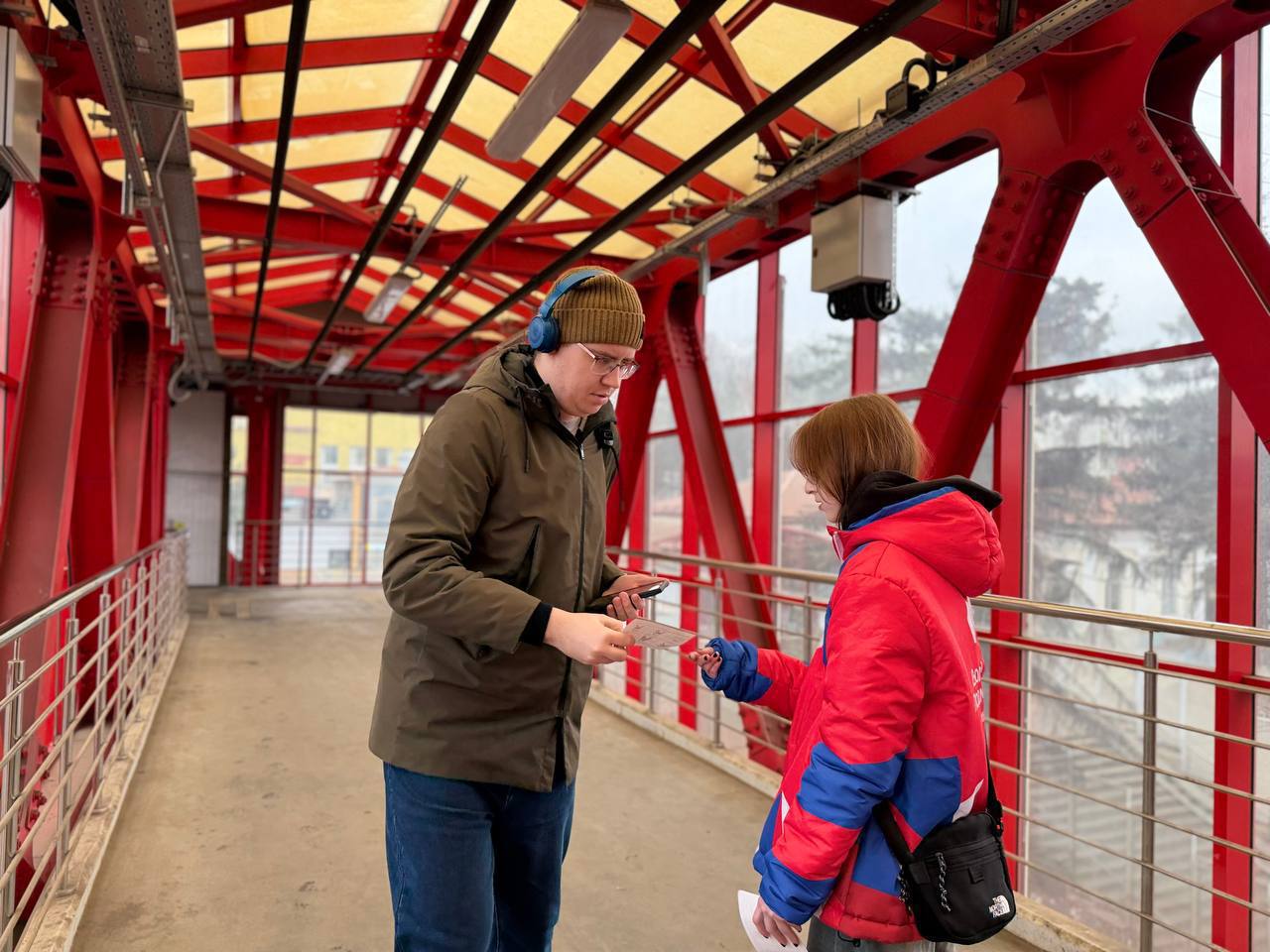 В Ленинском городском округе активисты движения «Волонтёры Подмосковья» провели информационную акцию «Безопасность на транспорте» на железнодорожной станции Расторгуево В Ленинском городском округе активисты движения «Волонтёры Подмосковья» провели информационную акцию «Безопасность на транспорте» на железнодорожной станции Расторгуево