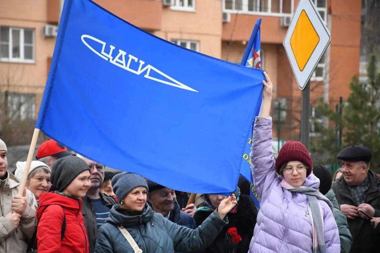 В Жуковском почтили память Героя Советского Союза, заслуженного летчика-испытателя СССР и летчика-космонавта Игоря Волка В Жуковском почтили память Героя Советского Союза, заслуженного летчика-испытателя СССР и летчика-космонавта Игоря Волка
