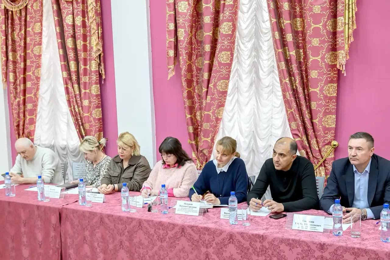 На выездной администрации по вопросам здравоохранения в посёлке Молодёжный ответили на вопросы жителей На выездной администрации по вопросам здравоохранения в посёлке Молодёжный ответили на вопросы жителей