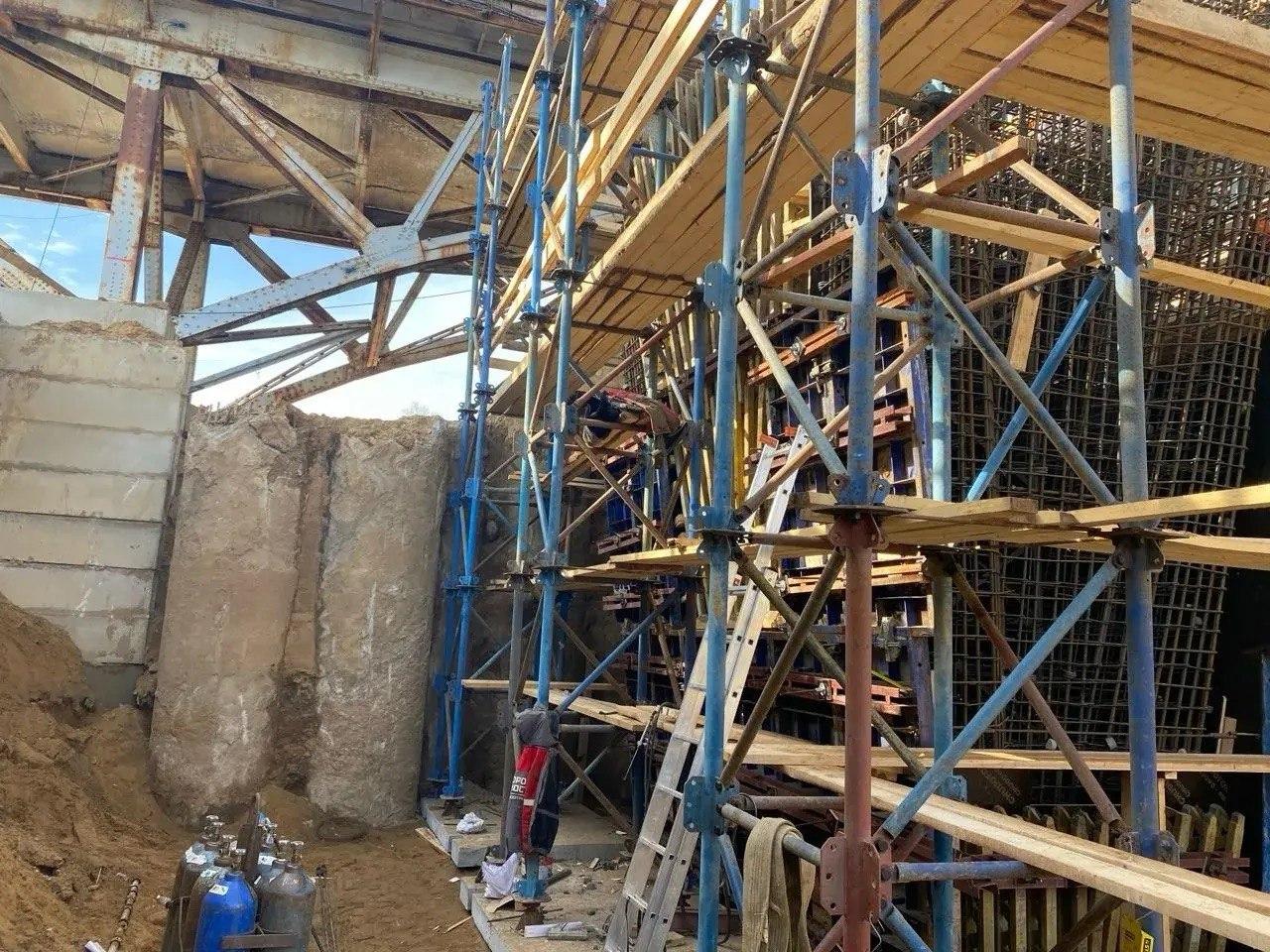 На Рогачёвском мосту в Дмитрове начали монтаж пролётного строения На Рогачёвском мосту в Дмитрове начали монтаж пролётного строения