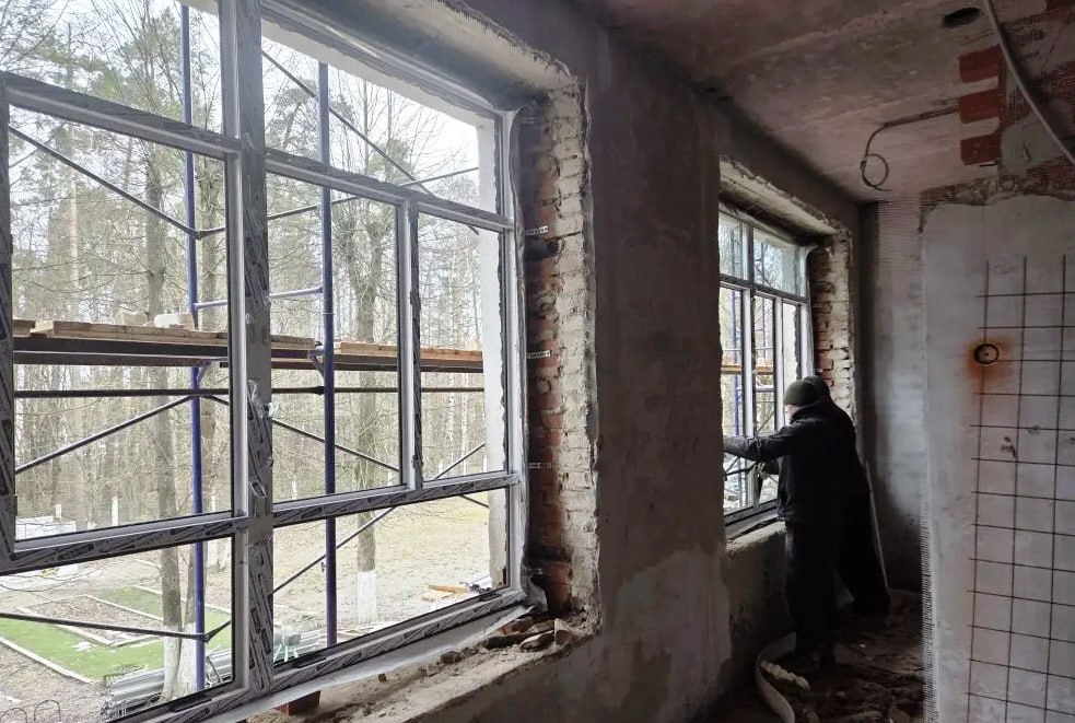 Капитальный ремонт здания Центра образования № 1 Красноармейска выполнен на четверть Капитальный ремонт здания Центра образования № 1 Красноармейска выполнен на четверть