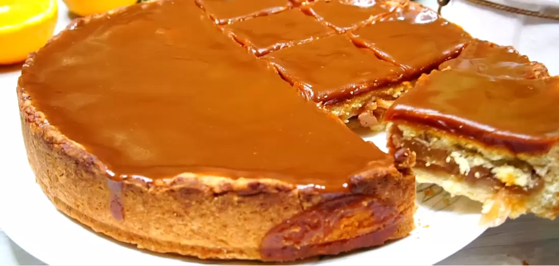Необычный яблочный пирог с карамелью, который покорит всех