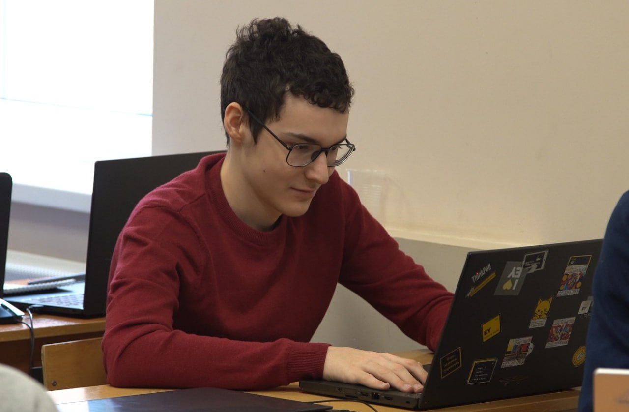 Школьники Долгопрудного развивают навыки работы с искусственным интеллектом Школьники Долгопрудного развивают навыки работы с искусственным интеллектом